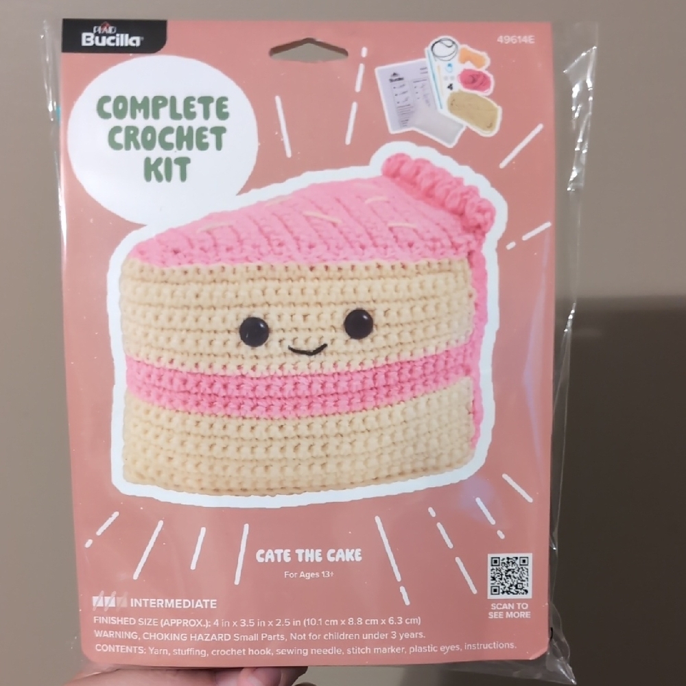 Bucilla Complete Crochet Kit - Pink and Cream Cake